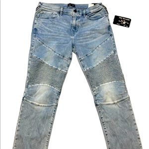Brand new True Religion means. 32x34. Relaxed slim
